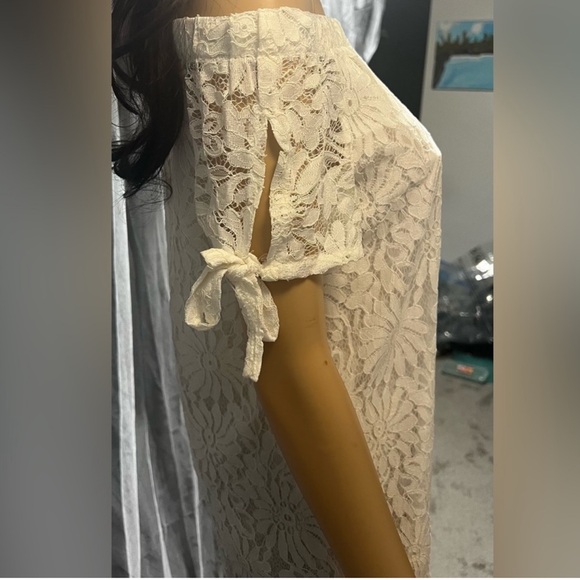 $3 LACE BLOUSE. SIZE SMALL. $3 IF BUNDLED - Picture 12 of 13